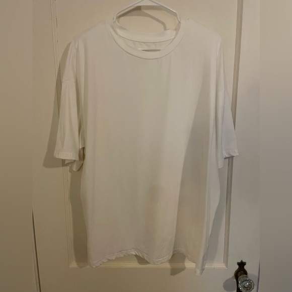 SHEIN White Short Sleeve Tee - Picture 1 of 3
